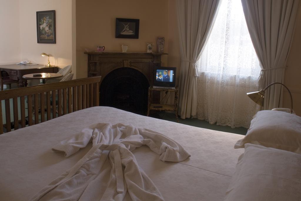 Imperial Fine Accommodation Броукън Хил Стая снимка